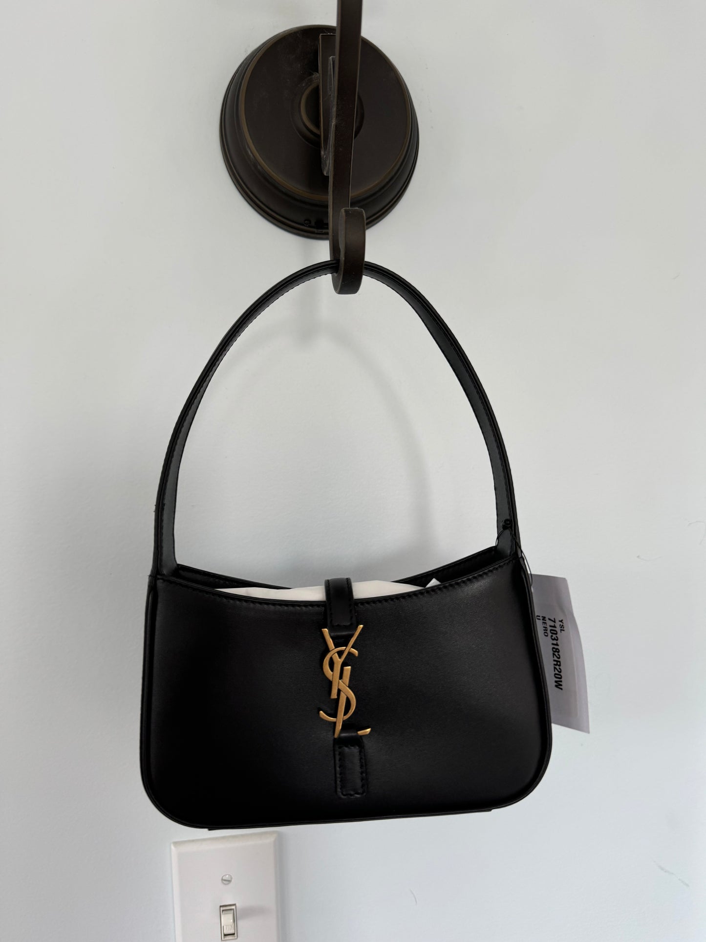 YSL SAINT LAURENT 
Smooth Calfskin Le 5 A 7 Mini Hobo Black